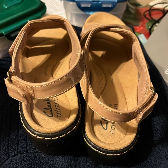 Clark’s patent leather wedges - Picture 2 of 7